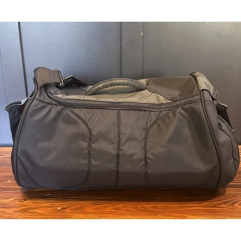 REI Cooperative Duffel Travel Gym Bag Olive Green 21x11 CLEAN
